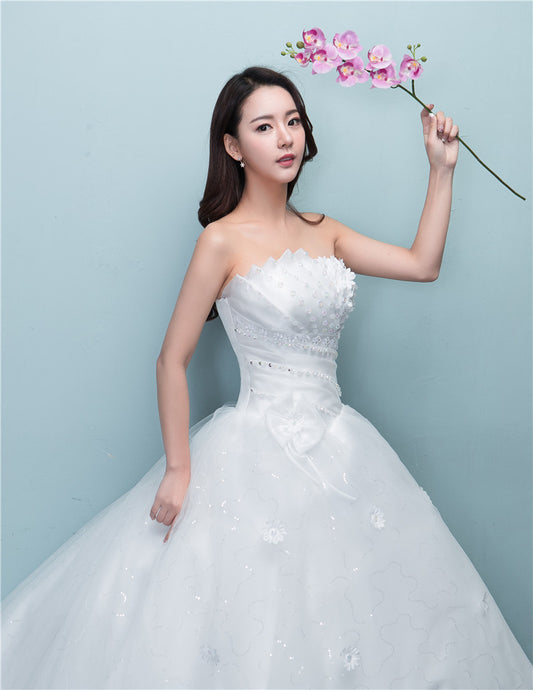 Elegant Long-Tail Wedding Dress for Brides